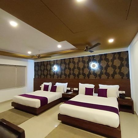 Hotel Wilton Sultan Bathery Bagian luar foto