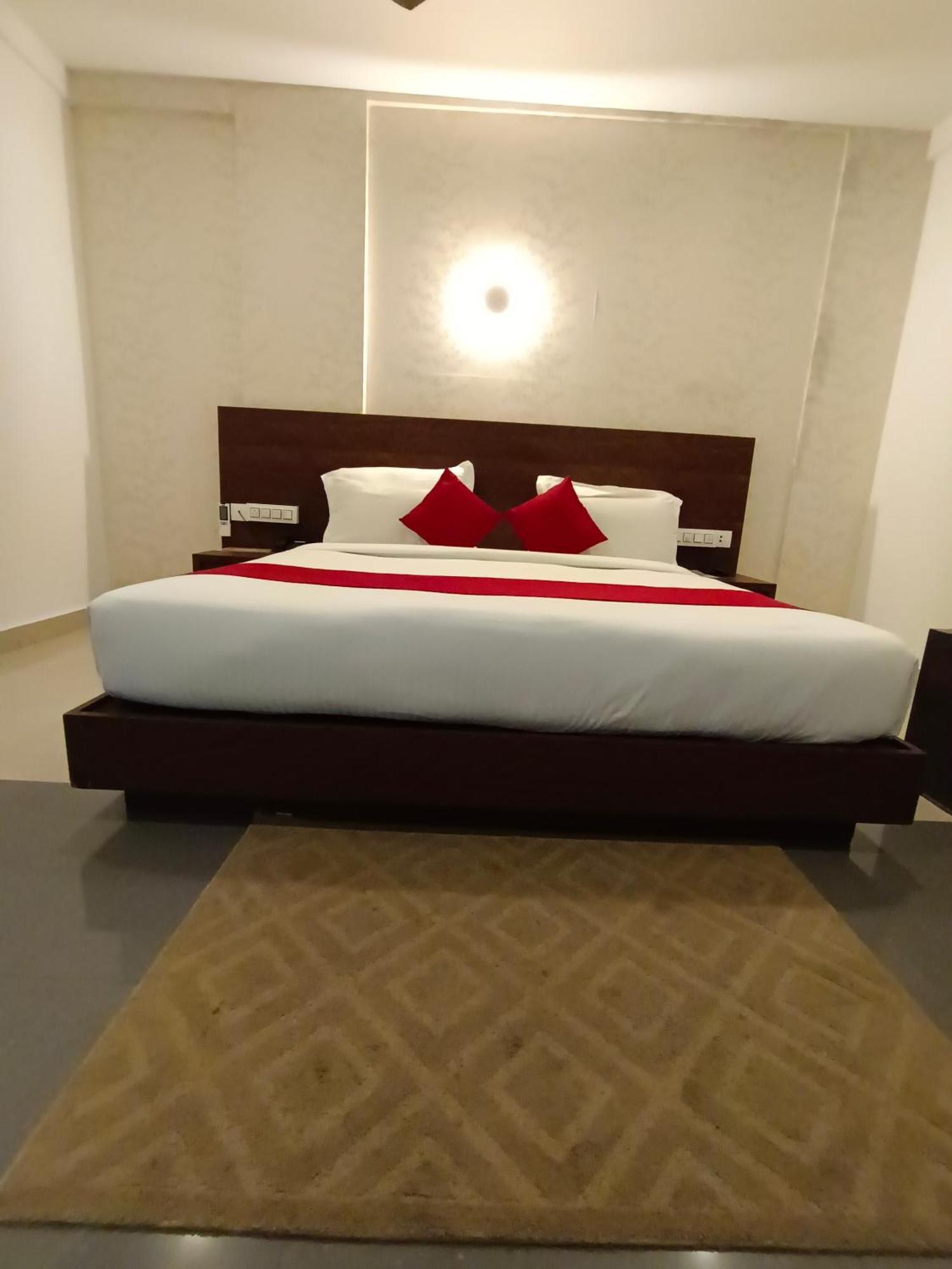 Hotel Wilton Sultan Bathery Bagian luar foto