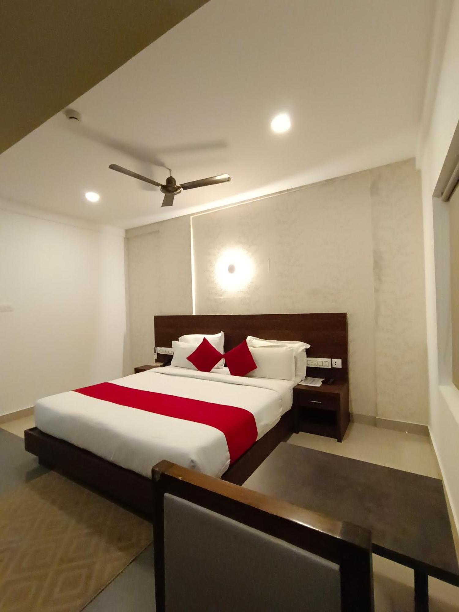 Hotel Wilton Sultan Bathery Bagian luar foto