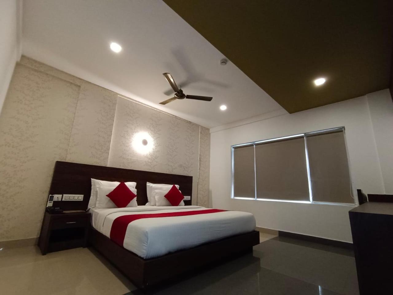 Hotel Wilton Sultan Bathery Bagian luar foto