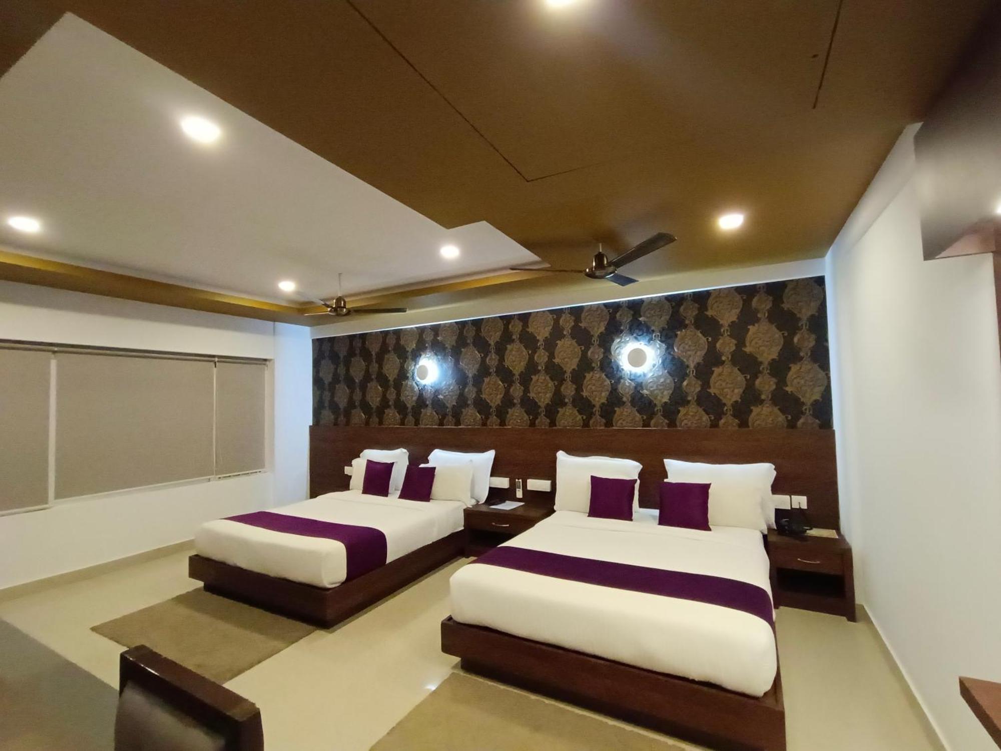 Hotel Wilton Sultan Bathery Bagian luar foto