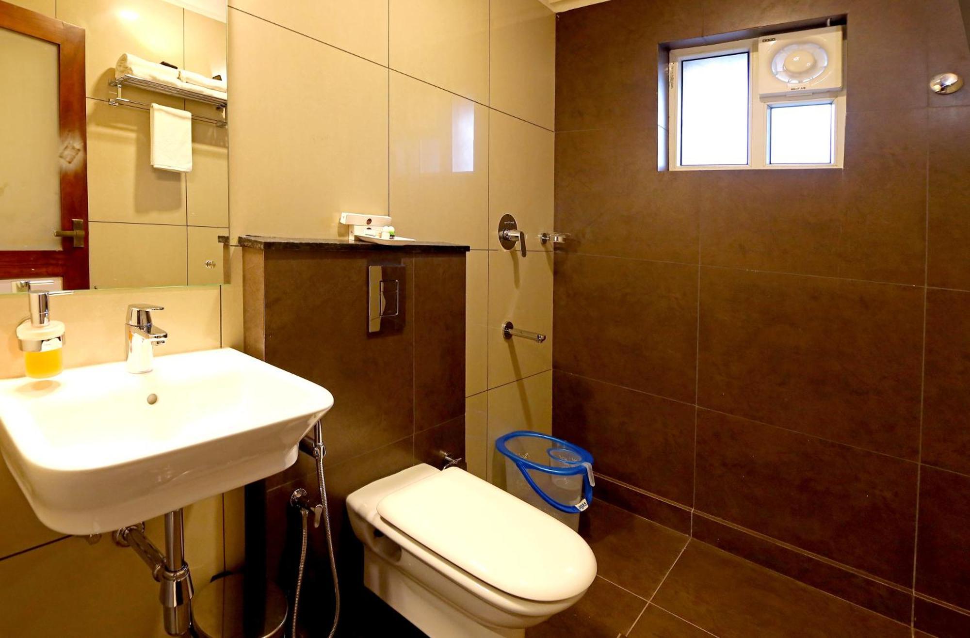 Hotel Wilton Sultan Bathery Bagian luar foto