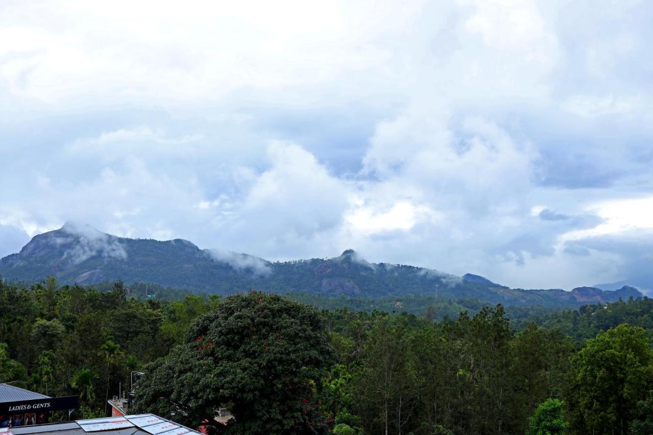 Hotel Wilton Sultan Bathery Bagian luar foto
