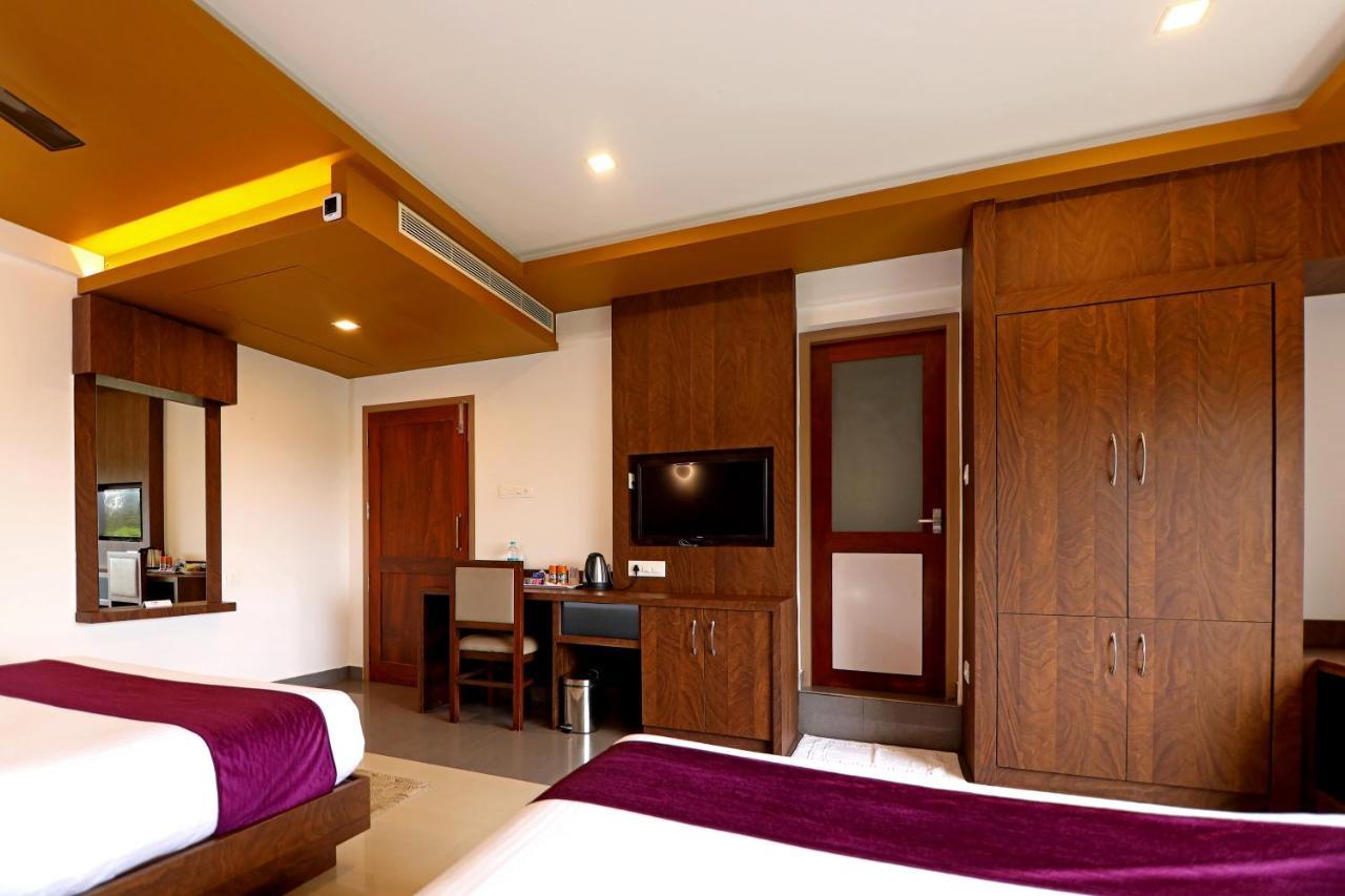 Hotel Wilton Sultan Bathery Bagian luar foto